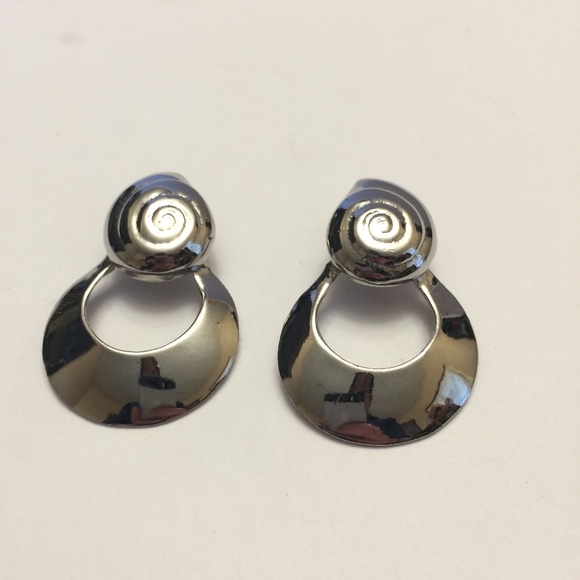 Vintage Jewelry - Gorgeous Vintage silver tone earrings